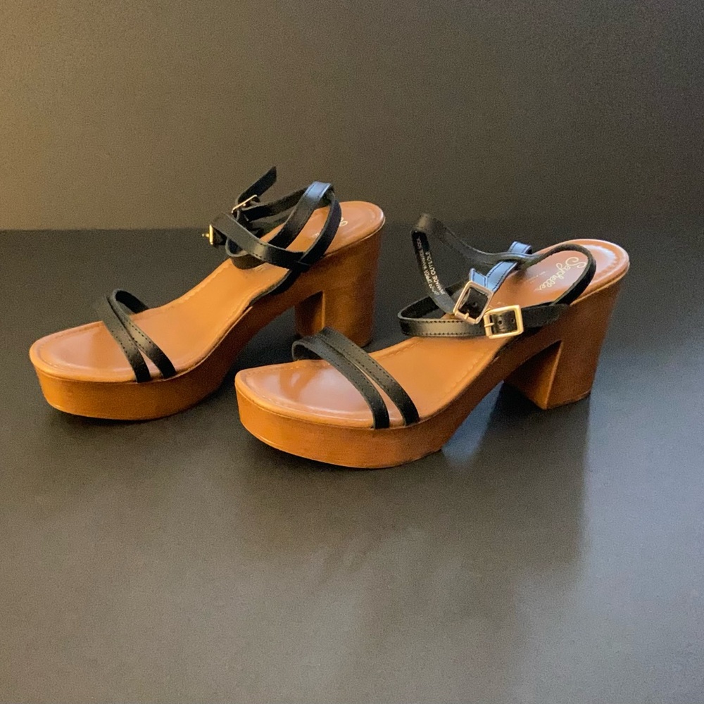 Women’s Seychelles sandals size 11